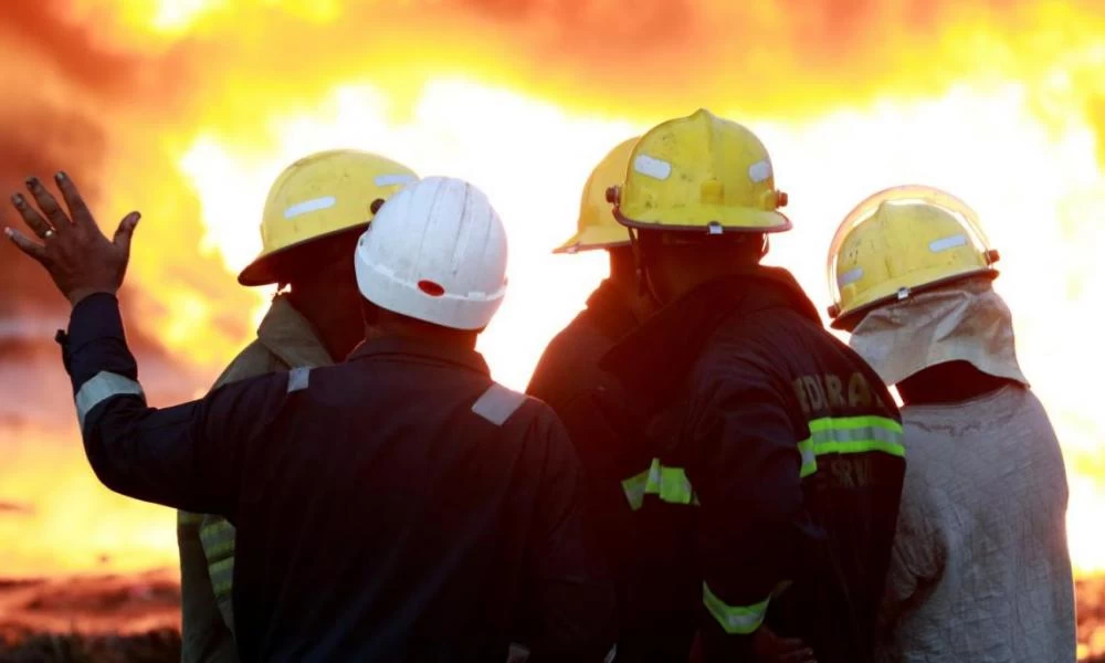 Πύργος: Κερδίζουν την μάχη με τις φλόγες οι πυροσβεστικές δυνάμεις